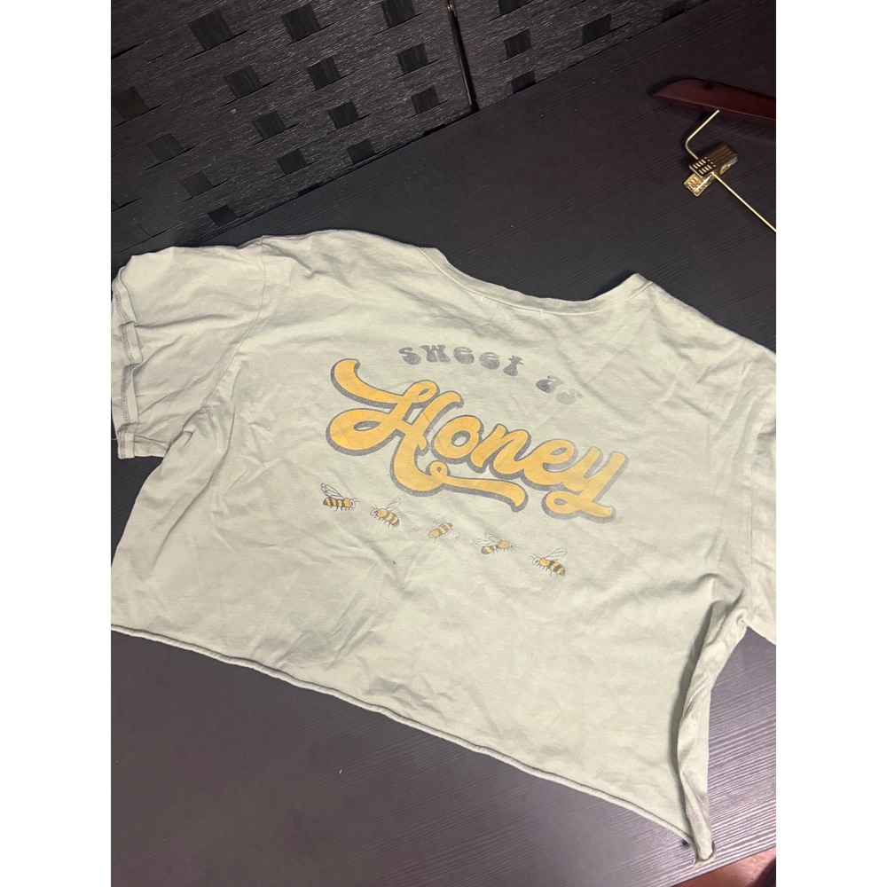 Women's cropped honeybee TShirt size XL olive green